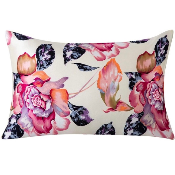 Other - 100% Mulberry Silk Pillowcase for Hair and Skin
